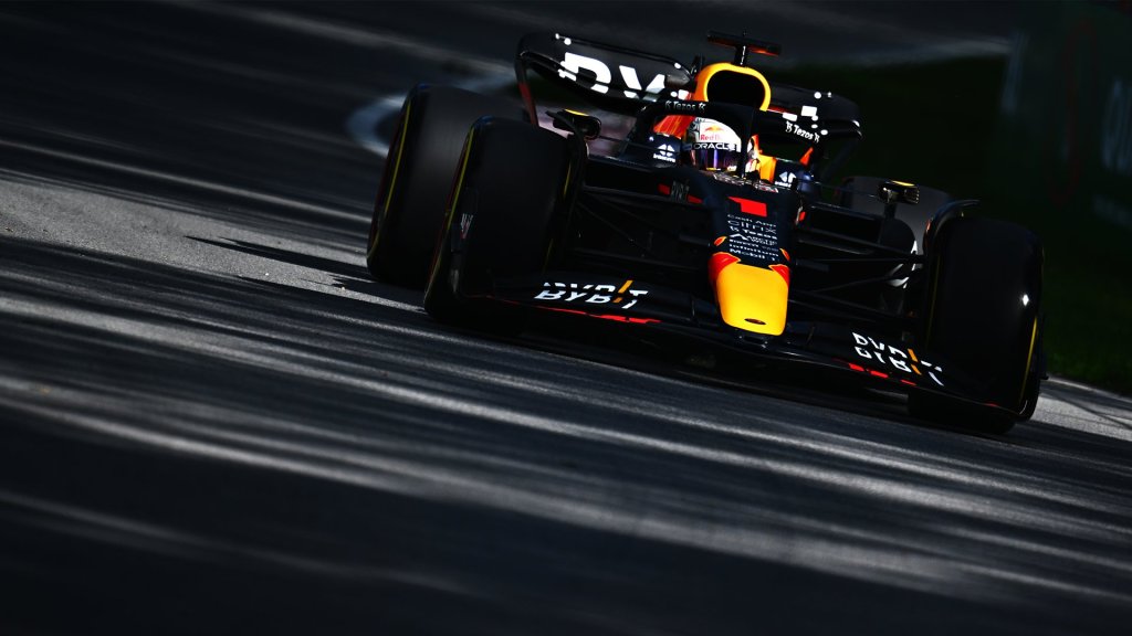 Max Verstappen in pista per le FP2 a Montreal