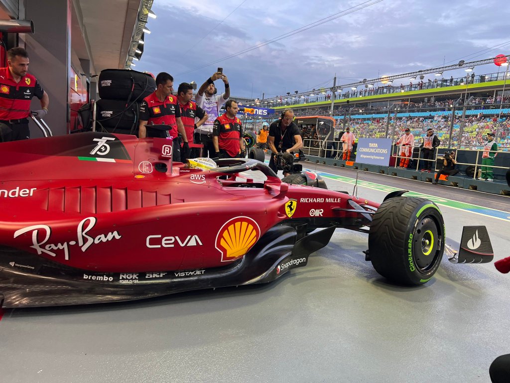 Charles Leclerc fa la differenza sul bagnato nelle FP3 di Singapore